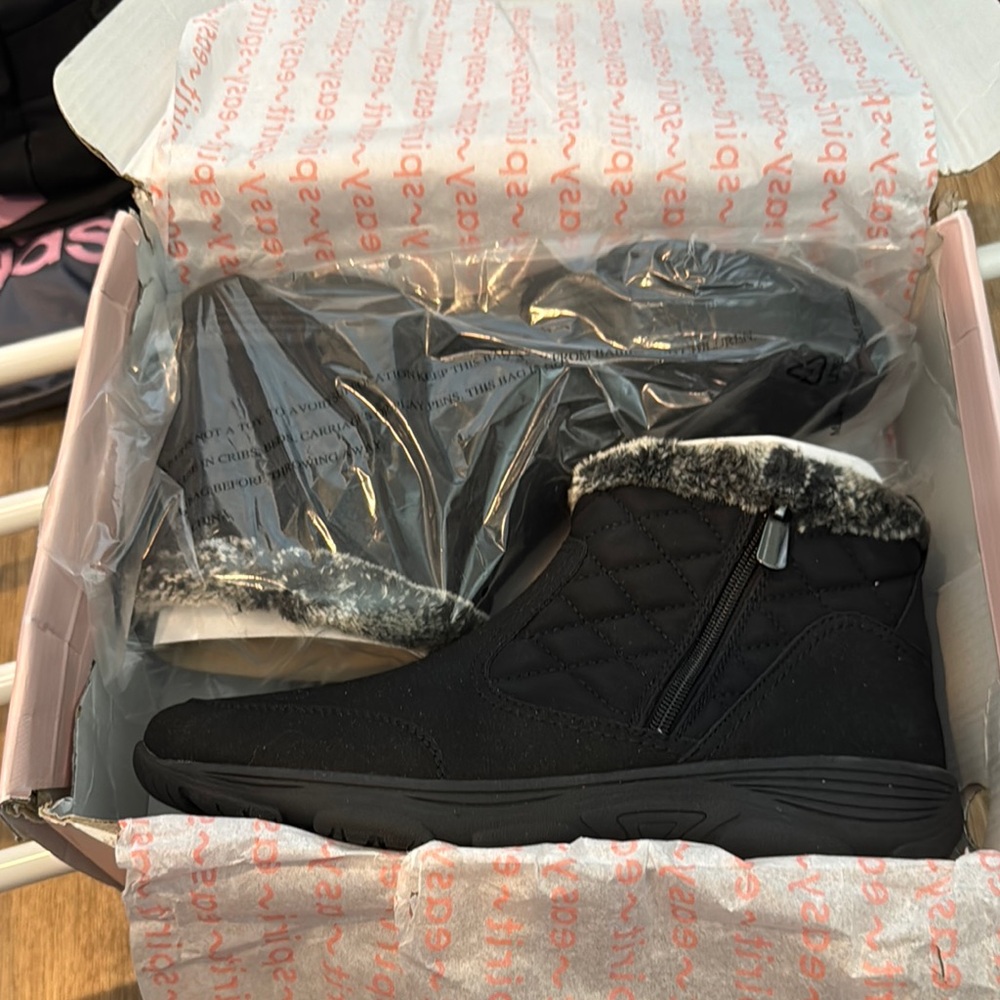 Easy Spirit Black Quilted Women's Boots